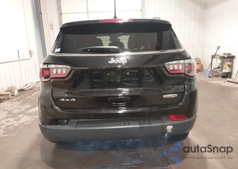 2023 Jeep Compass Latitude 4X4 z USA, uszkodzony, nr VIN 3C4NJDBN1PT558763